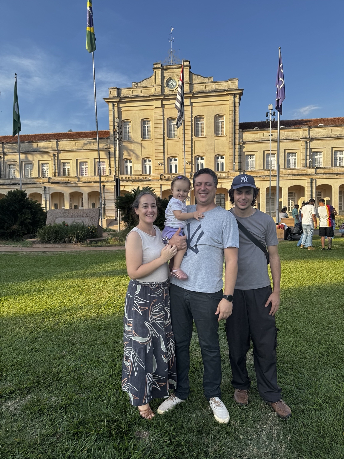Família Gerage — Lucas, Tati, Arthur e Maria Antônia